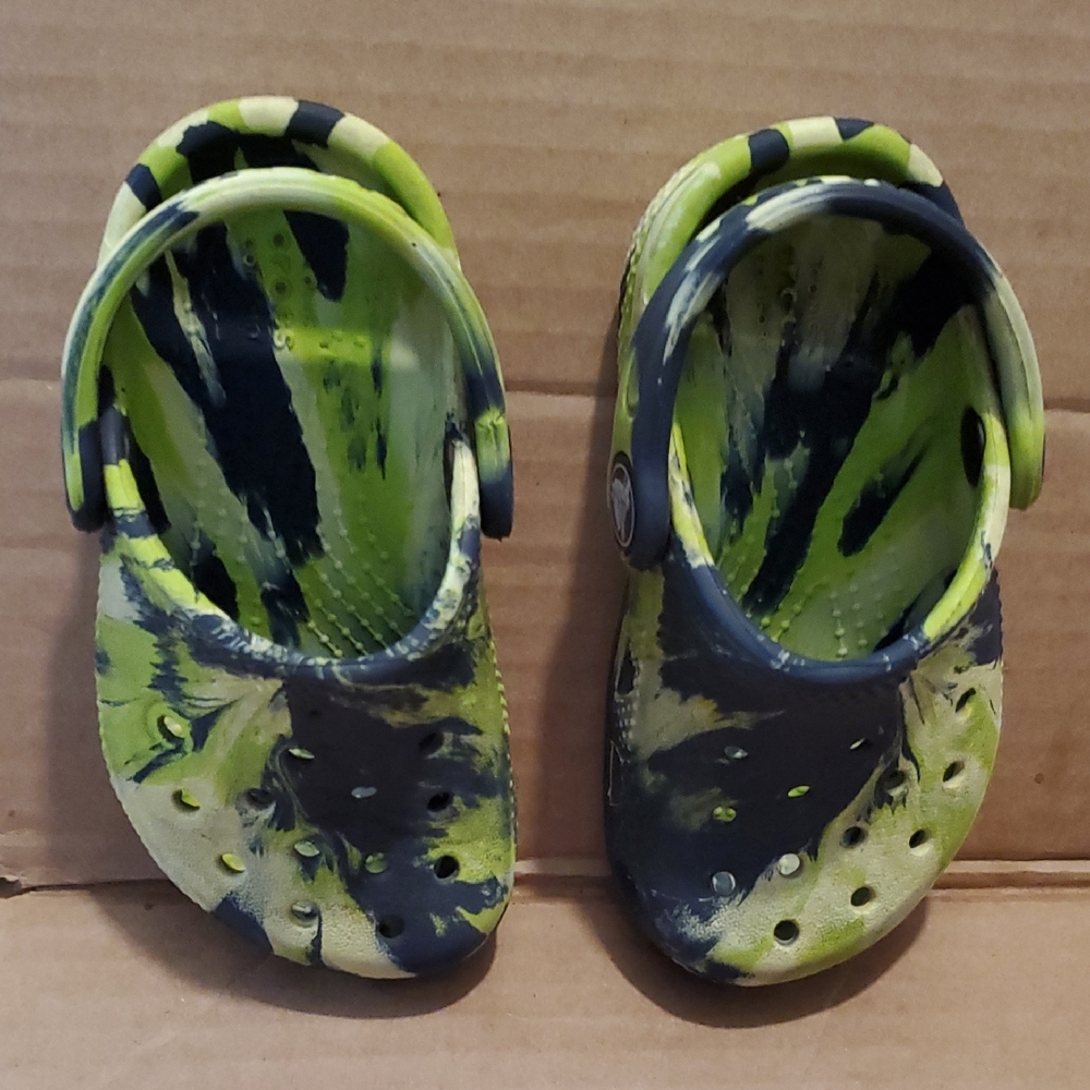Kids Crocs Clog - Green and Black Zise 6